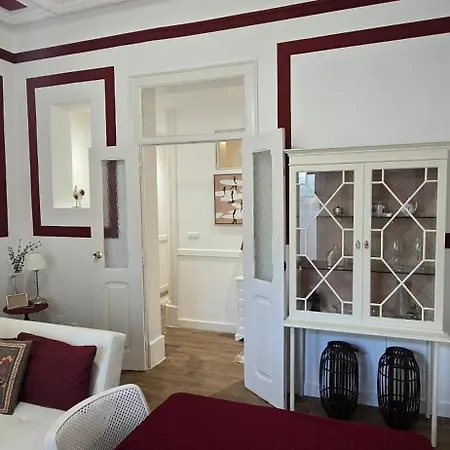 Апартаменты Avenidas Novas Family Nest Лиссабон